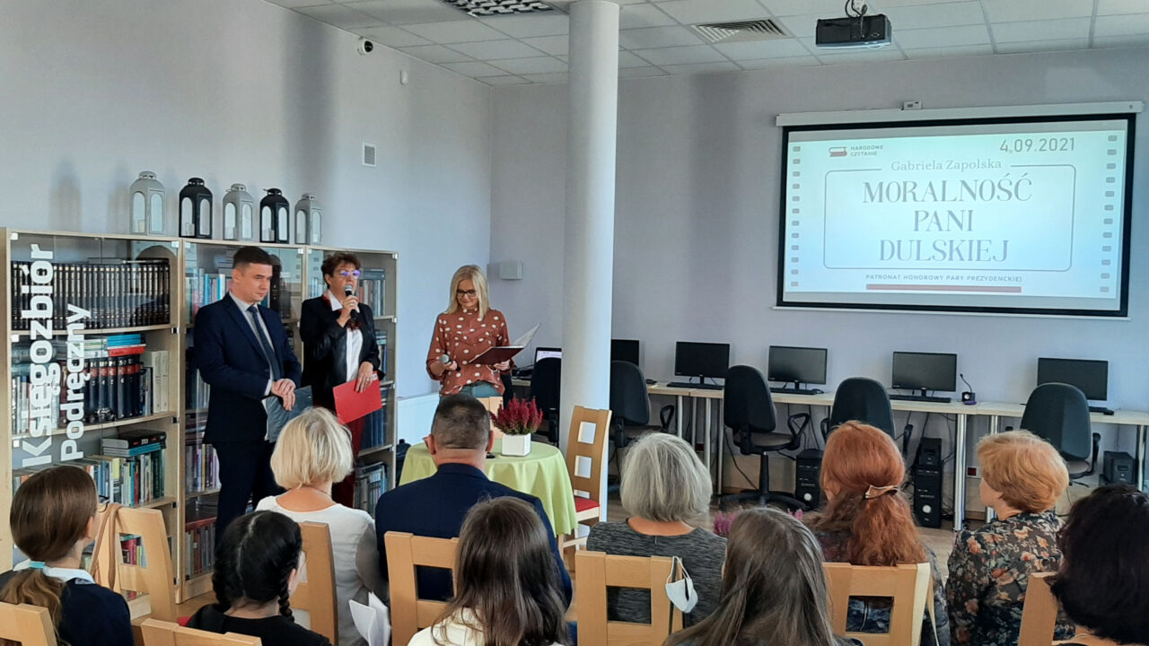 Ilustracja do artykułu Narodowe Czytanie „Moralności Pani Dulskiej" w bibliotekach powiatu białostockiego