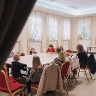 Aktorka prowadzi warsztaty teatralne.