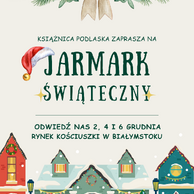 Grafika w jasnych, świątecznych kolorach, promująca Jarmark Świąteczny Książnicy Podlaskiej. U góry znajduje się wieniec z gałązek jodły, jemioły i czerwonych jagód, przewiązany beżową kokardą. Centralnie umieszczony jest tekst: 'KSIĄŻNICA PODLASKA ZAPRASZA NA Jarmark Świąteczny' (słowo 'Jarmark' jest ozdobione czerwoną czapką Mikołaja). Poniżej widnieje informacja: 'ODWIEDŹ NAS 2, 4 I 6 GRUDNIA RYNEK KOŚCIUSZKI W BIAŁYMSTOKU'. Na dole grafiki znajduje się ilustracja rzędu zimowych, kolorowych domków w śniegu, ozdobionych wieńcami i lampkami, symbolizujących Jarmark.
