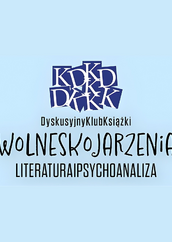 Grafika promująca Dyskusyjny Klub Książki „Wolne Skojarzenia”. Na jasnoniebieskim tle znajduje się logo DKK oraz napis: „Dyskusyjny Klub Książki – Wolne Skojarzenia. Literatura i psychoanaliza”.