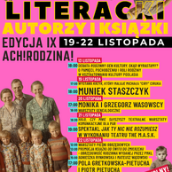 Plakat promujący IX edycję Festiwalu Literackiego „Autorzy i Książki — Ach! Rodzina!” organizowanego przez Książnicę Podlaską, odbywającego się w dniach 19-22 listopada. Tło jest w kolorze różowym, na górze duży żółto-czarny napis, wokół wizerunki stylizowanych rodzin z zamazanymi twarzami. Program wydarzeń obejmuje spotkania autorskie, debaty, warsztaty genealogiczne i teatralne oraz spektakle i promocje książek. W dolnej części znajdują się logotypy organizatorów, patronów medialnych i informacja o bezpłatnym wstępie.